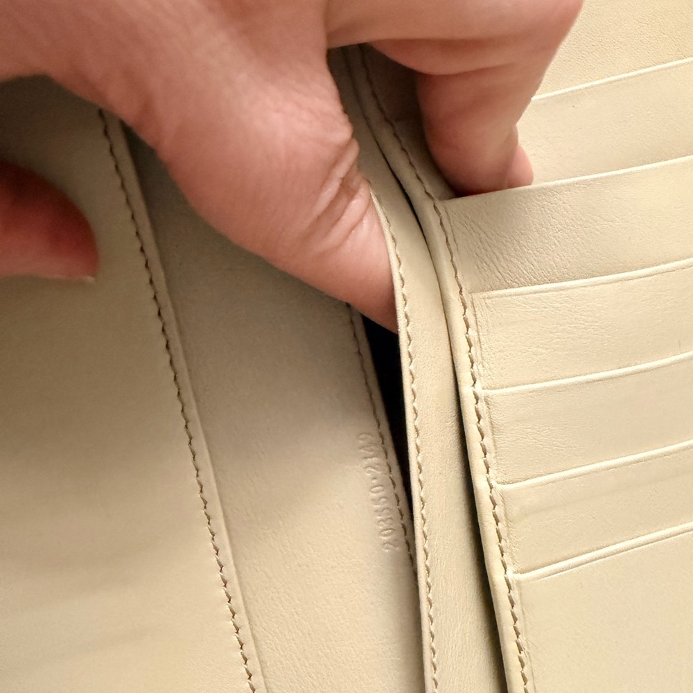 Gucci Tan Monogram Clutch With Box and Authentication included Open to offers - Picture 5 of 9